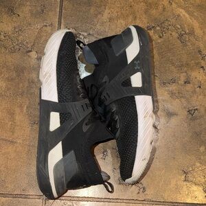 Like New Under Armour Dwayne The Rock Johnson Black and Gray Knit Running Shoe